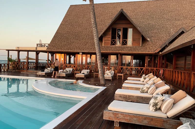 Luxury Kashmir Hotels & Houseboats Background